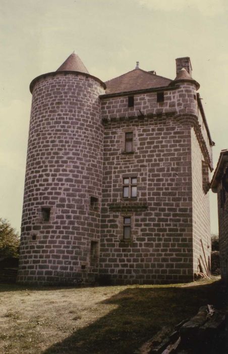 Château d'Ombret : Façade nord, vue générale