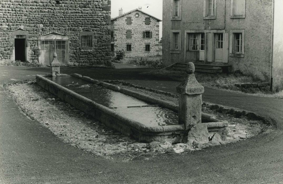 Oratoire Sainte-Anne : Abreuvoir, vue générale