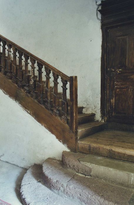 Château de Séneujols : Escalier, vue partielle