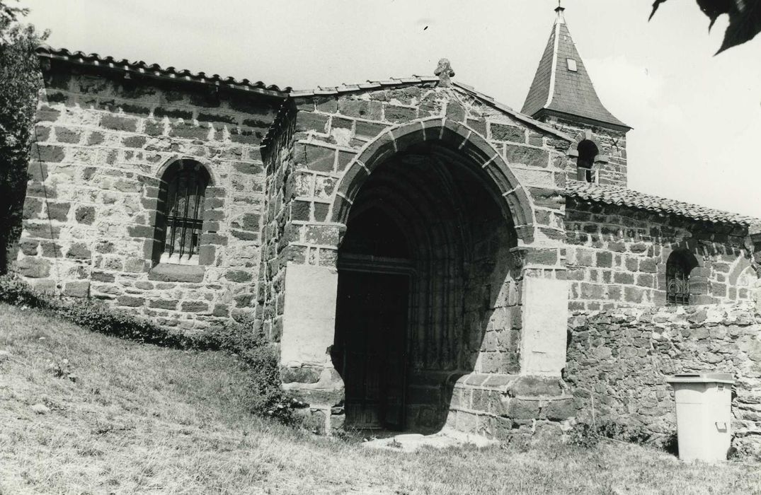 Eglise Saint-Jean-Baptiste : Façade latérale sud, vue générale