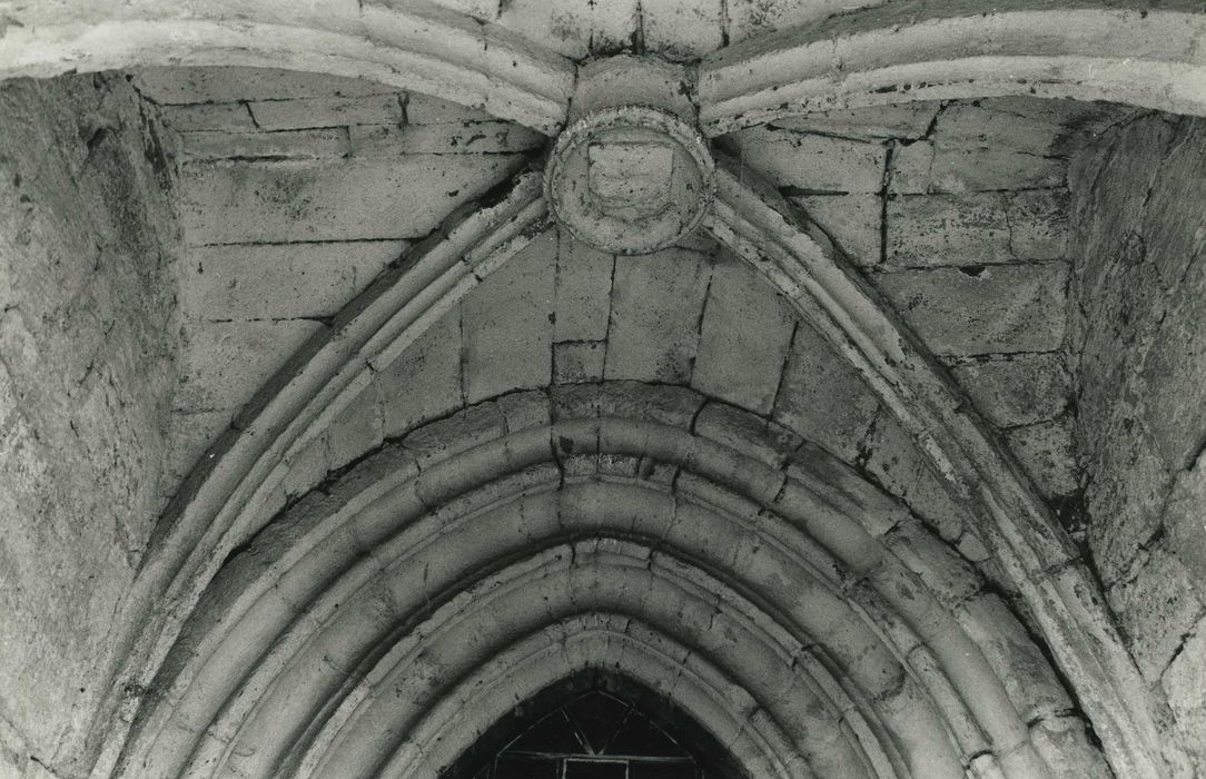 Eglise Saint-Jean-Baptiste : Porche sud, détail de la voûte