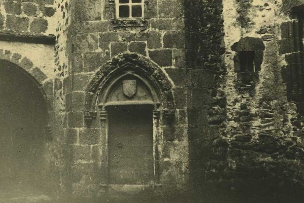 Maison de Bargues : Cour intérieure, vue partielle