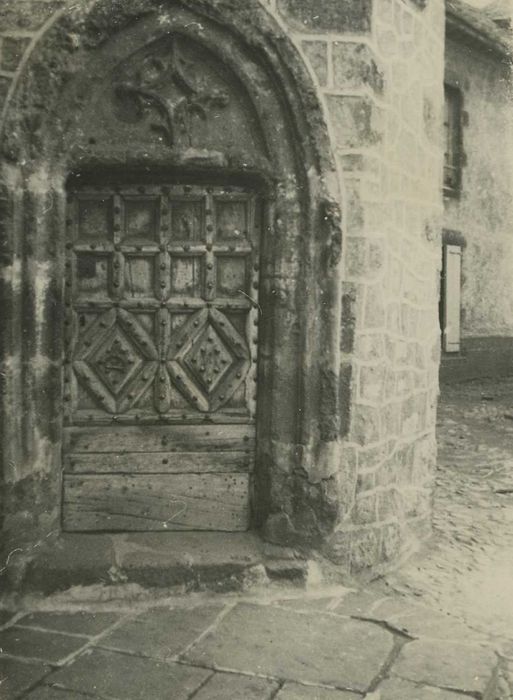 Maison : Porte d’accès sur rue, vue générale