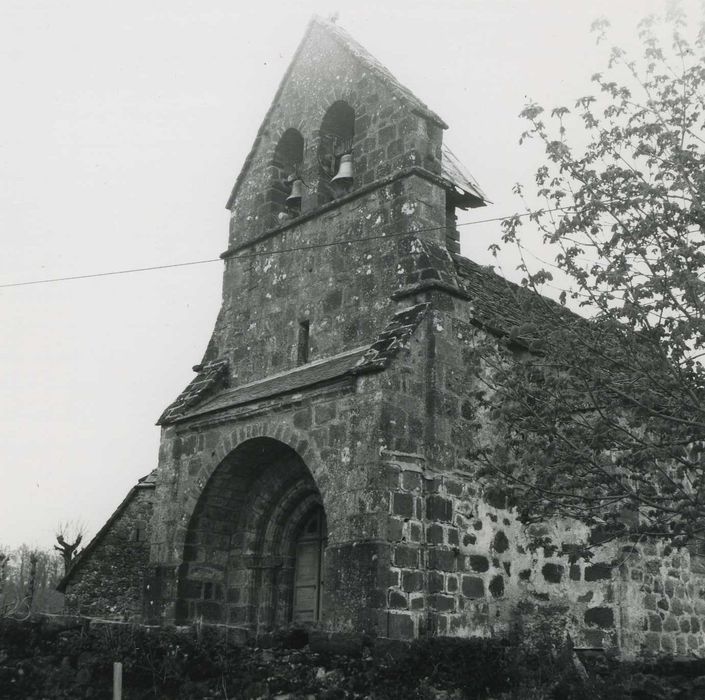 Eglise Saint-Pantaléon : Façade occidentale, vue générale