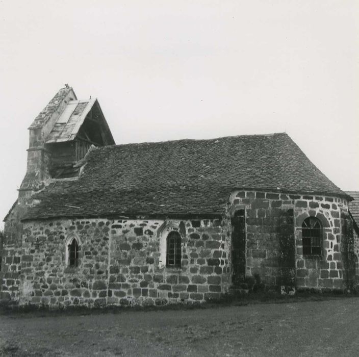 Eglise Saint-Pantaléon : Façade latérale sud, vue générale