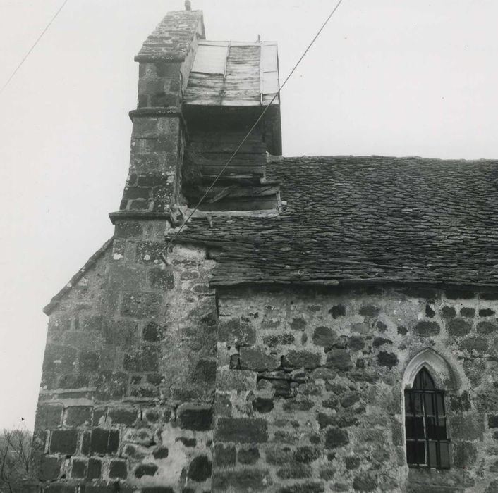 Eglise Saint-Pantaléon : Façade latérale sud, vue partielle