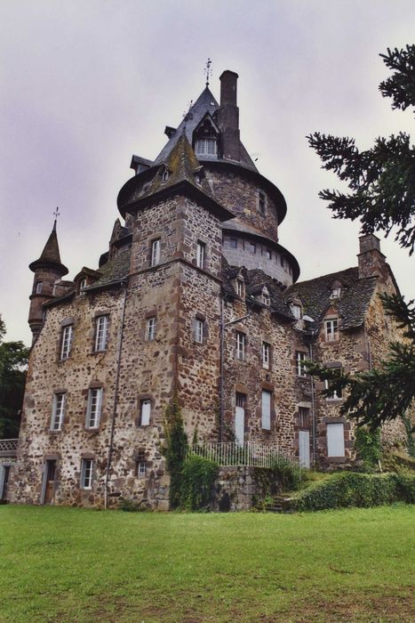 Château de Mazerolles : Ensemble sud-est, vue générale