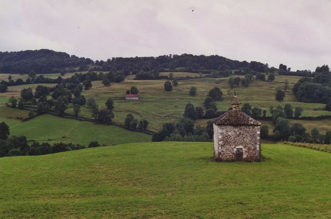 Château de Mazerolles : Pigeonnier, vue générale