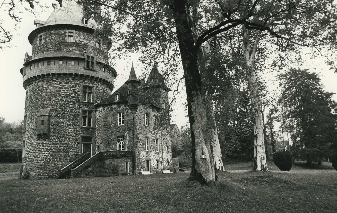 Château de Mazerolles : Ensemble sud-ouest, vue générale