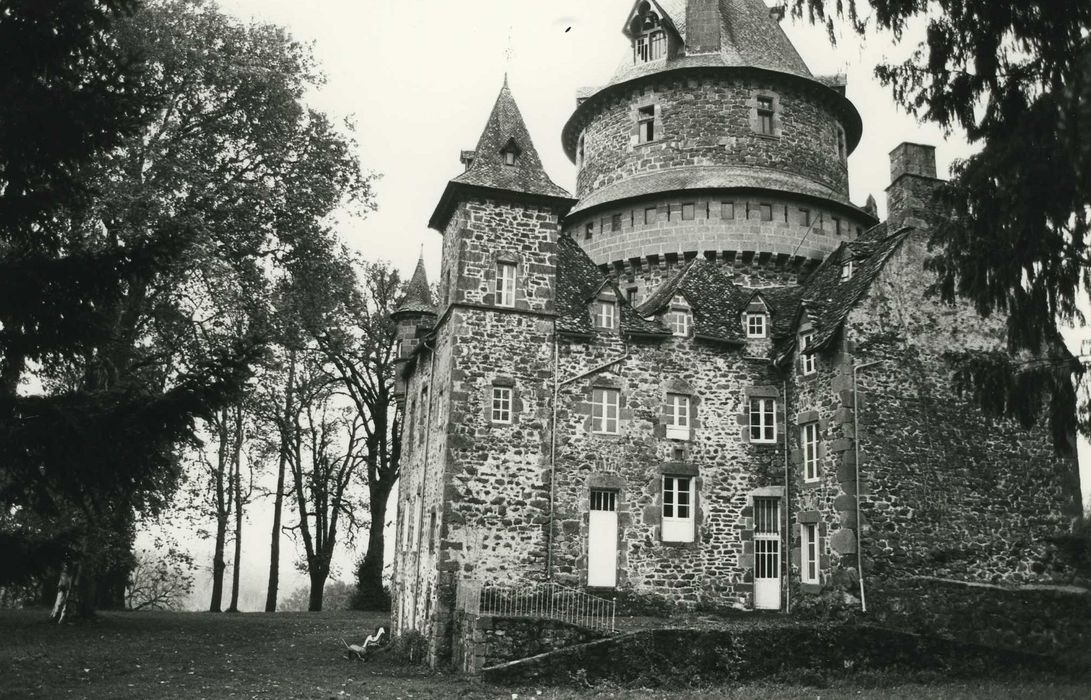 Château de Mazerolles : Ensemble est, vue générale