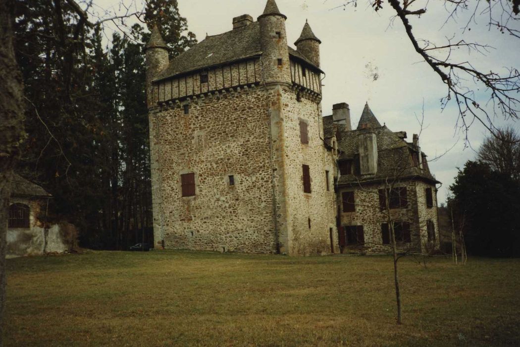 Château de Veyrières : Ensemble sud-ouest, vue générale