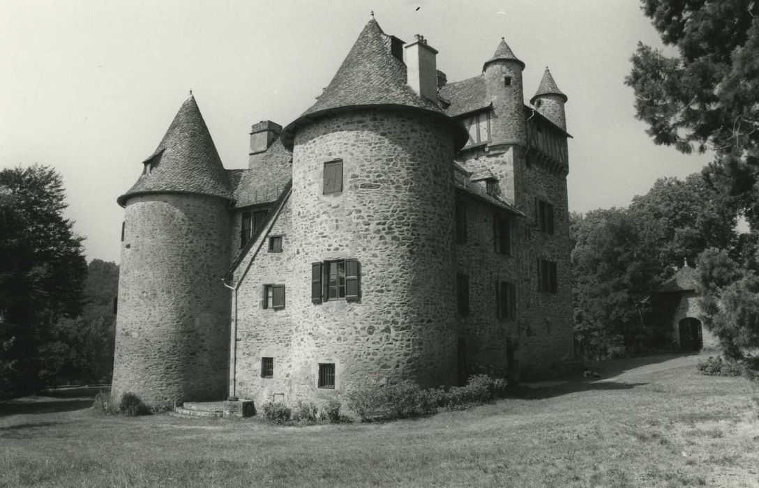 Château de Veyrières : Ensemble nord et est, vue générale