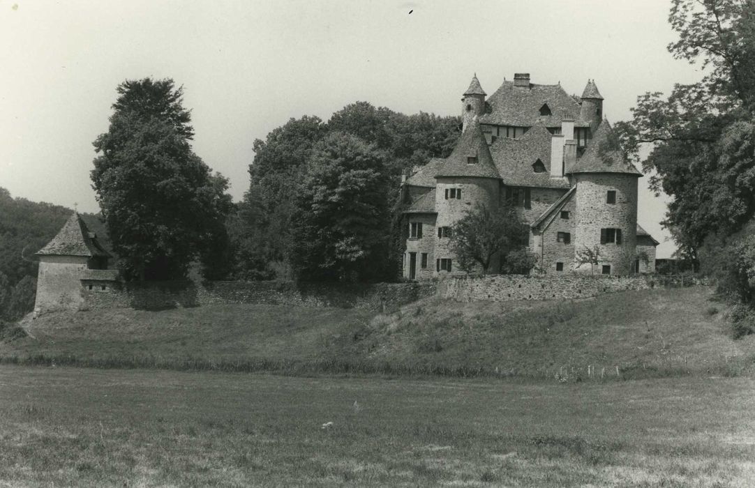 Château de Veyrières : Ensemble est, vue générale