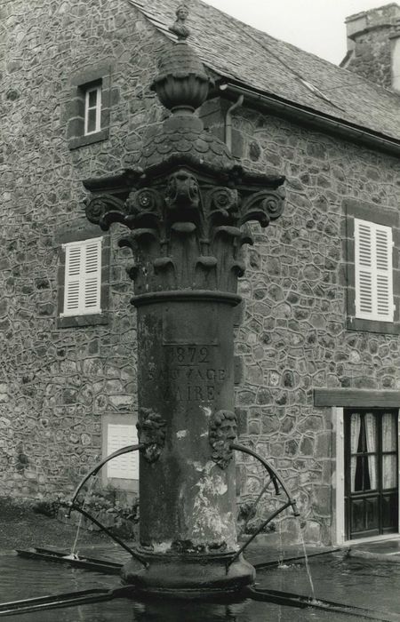 Fontaine : Vue partielle