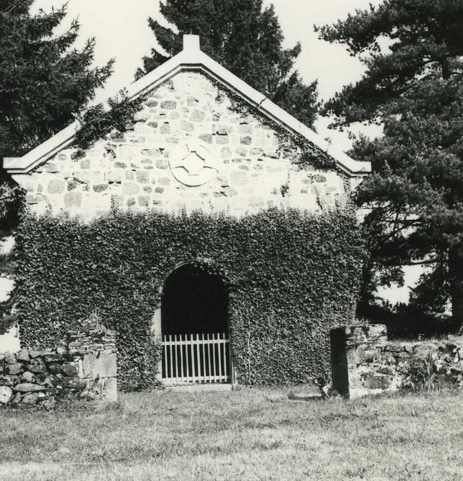 Ancienne église : Façade occidentale, vue générale