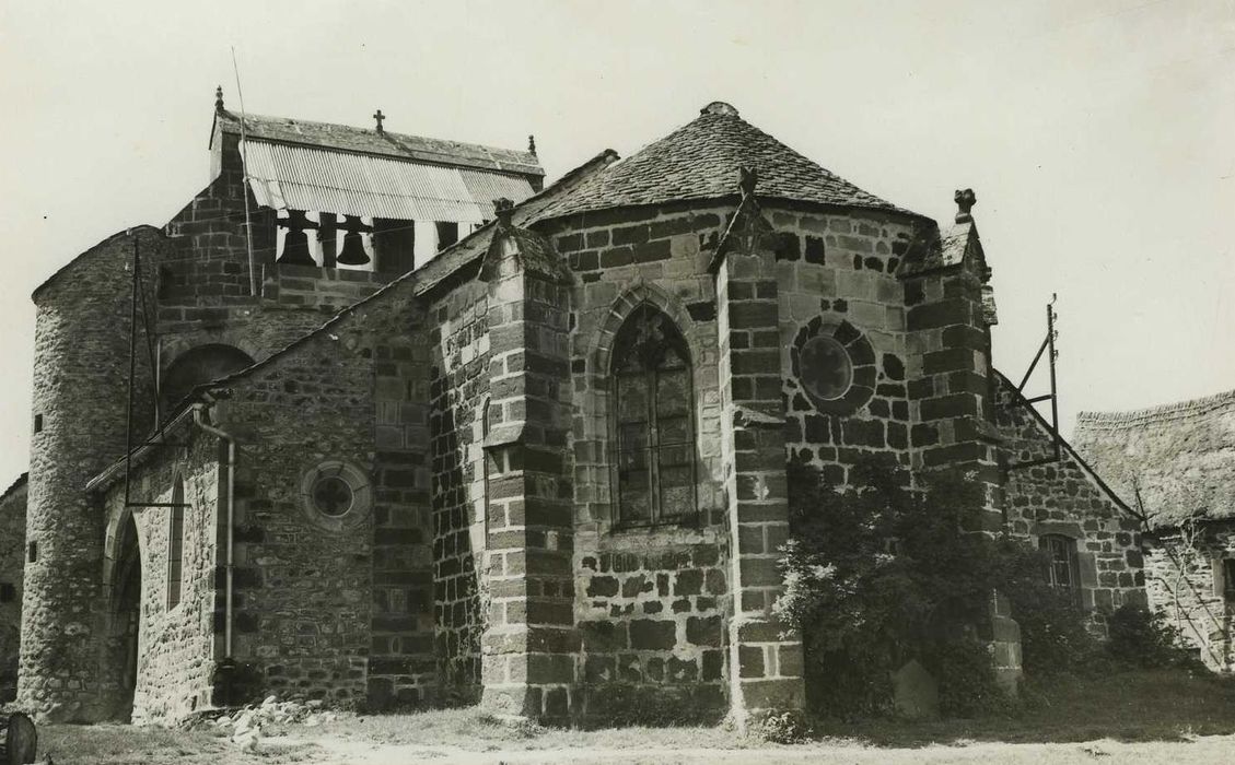 Eglise Saint-Julien : Chevet, vue générale