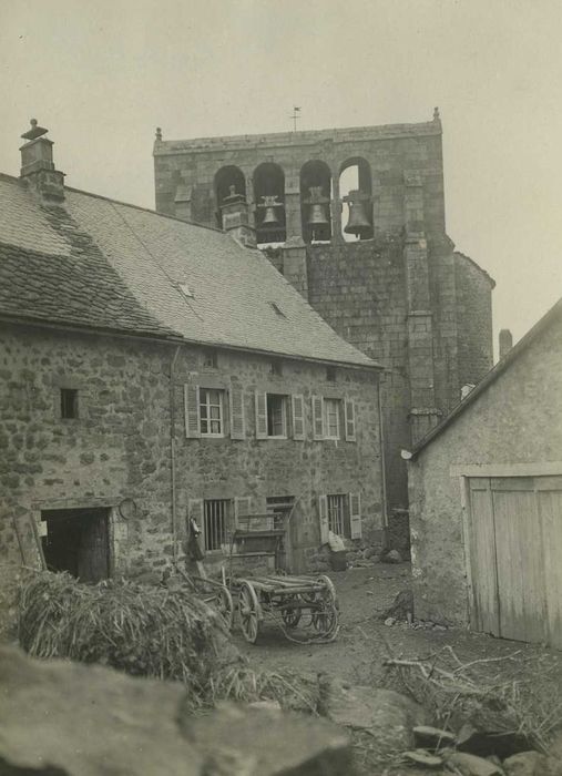 Eglise Saint-Saturnin : Façade occidentale, vue partielle