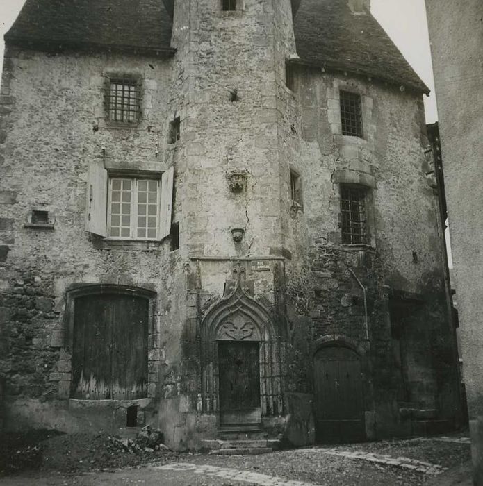 Ancien collège, dit aussi Hôtel de Chevigny : Façade est, vue partielle