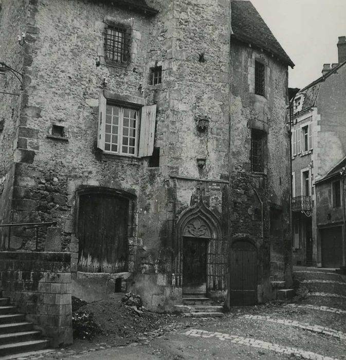 Ancien collège, dit aussi Hôtel de Chevigny : Façade est, vue partielle