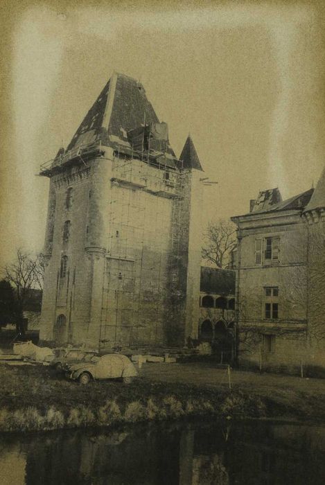 Château d'Argy : Donjon, élévations sud et ouest, vuegénérale