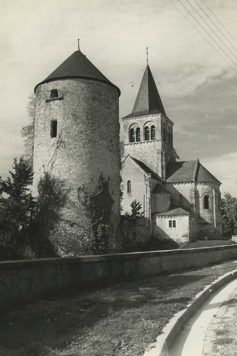 Tour de l'ancienne enceinte fortifiée : Elévation sud, vue générale