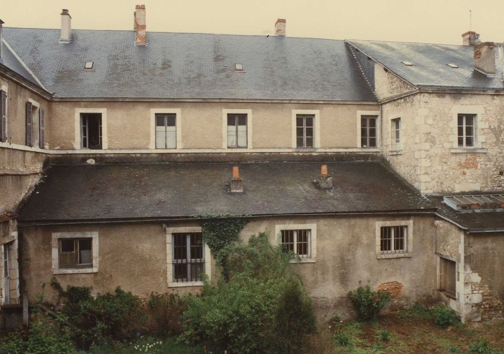 Ancien couvent des Augustins : Aile est, ancien cloître, façade ouest, vue générale