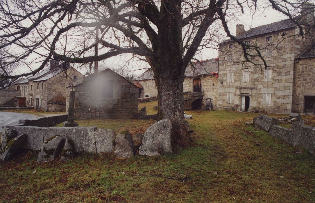 Ferme d'Estremiac : Cour, vue générale