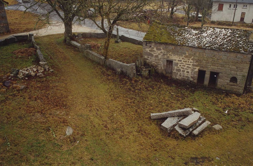 Ferme d'Estremiac : Cour et porcherie, vue générale