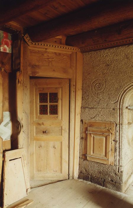 Ferme d'Estremiac : Logis de maître, rez-de-chaussée, grande salle, détail d’un vantail de porte