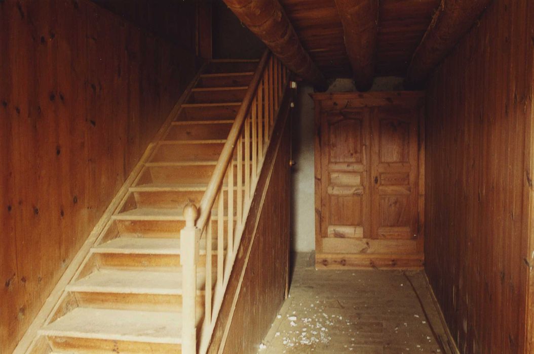 Ferme d'Estremiac : Logis de maître, escalier, vue générale