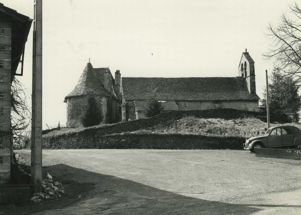 Eglise de la Salvetat : Façade latérale nord, vue générale