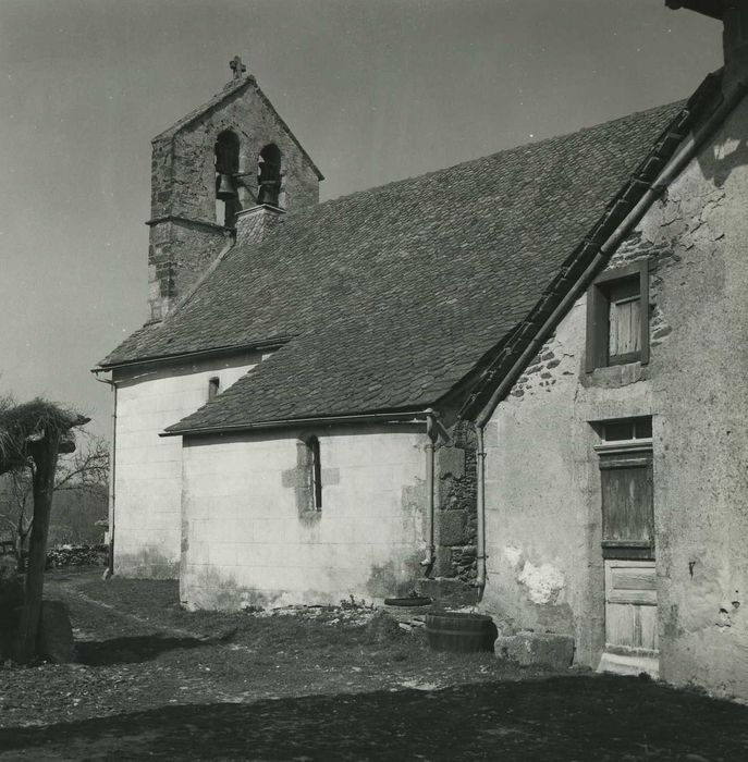 Eglise de la Salvetat : Façade latérale sud, vue partielle