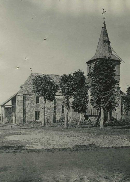 Eglise Saint-Martin : Façade latérale nord, vue générale