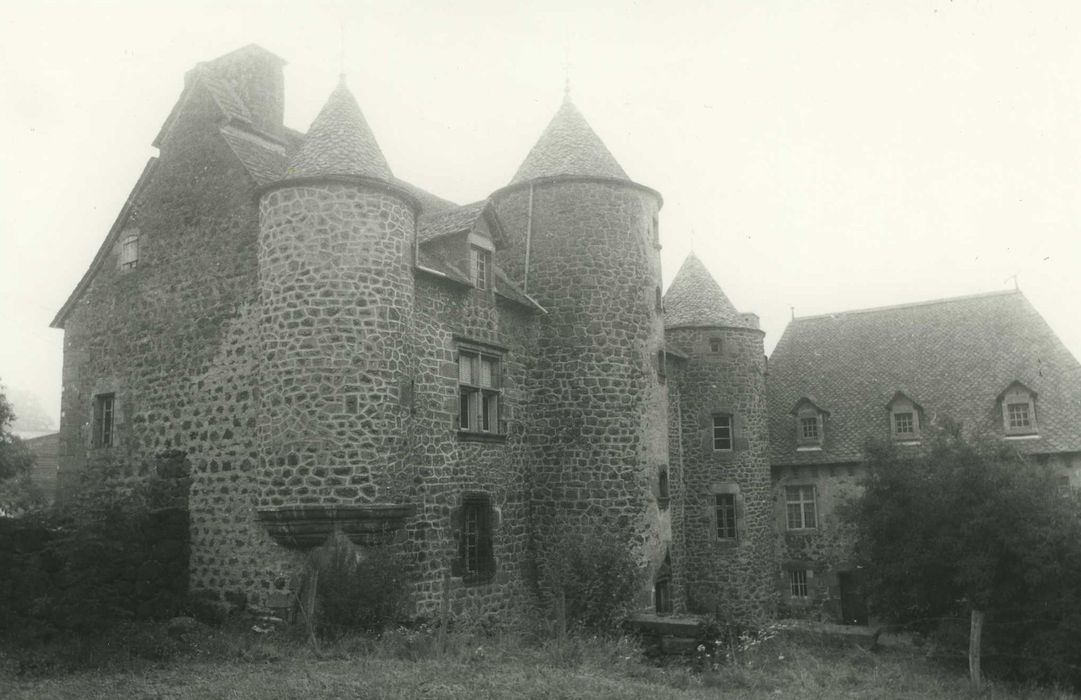 Château de Vigouroux : Ensemble ouest, vue générale