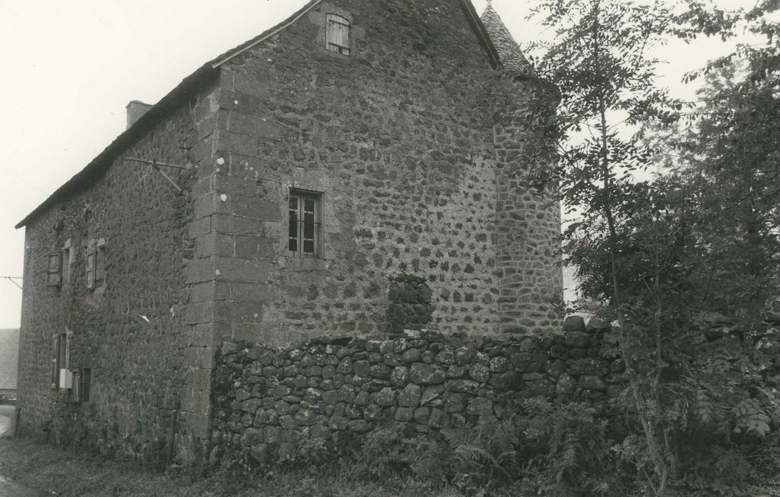 Château de Vigouroux : Façades nord et ouest, vue générale