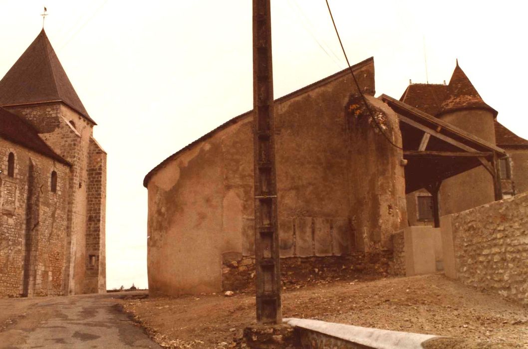 Château-Naillac, dit Vieux Château : Tour d’enceinte ouest, vue générale