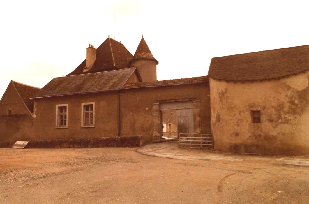 Château-Naillac, dit Vieux Château : Entrée ouest, vue générale