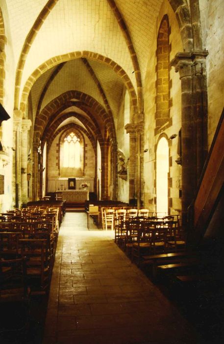 Eglise Saint-Pierre : Nef, vue générale