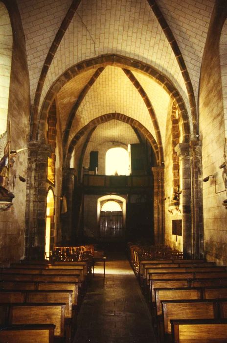 Eglise Saint-Pierre : Nef, vue générale