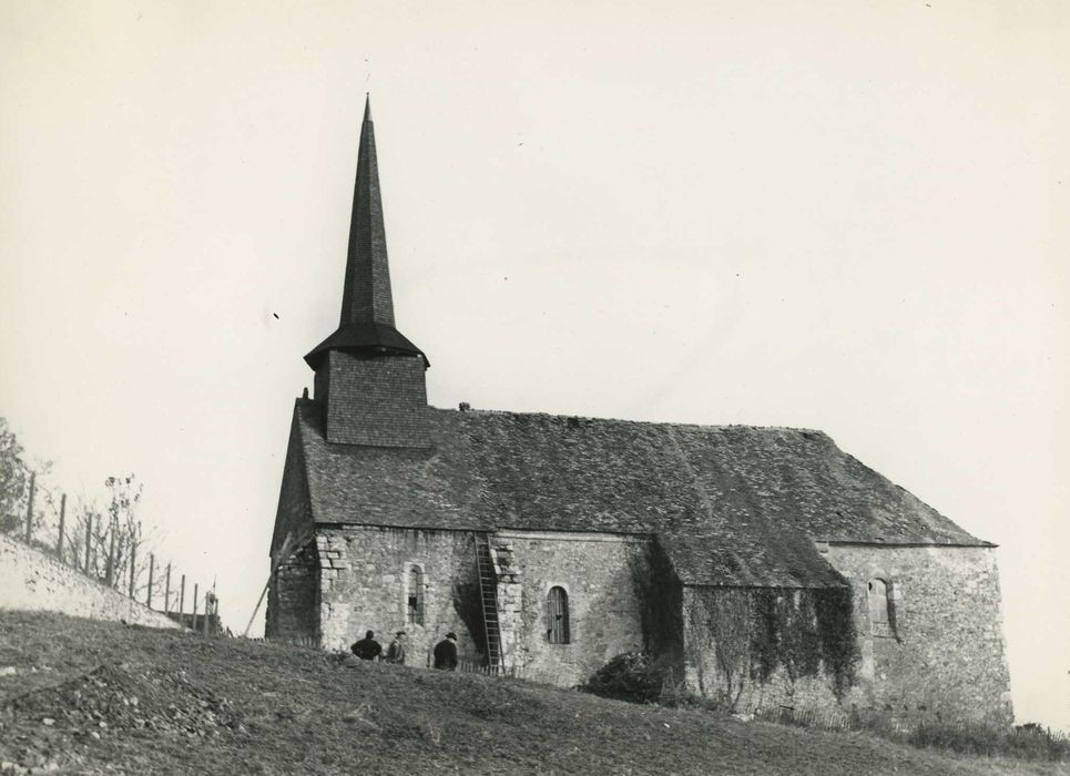 Eglise Saint-Saturnin : Façade latérale sud, vue générale