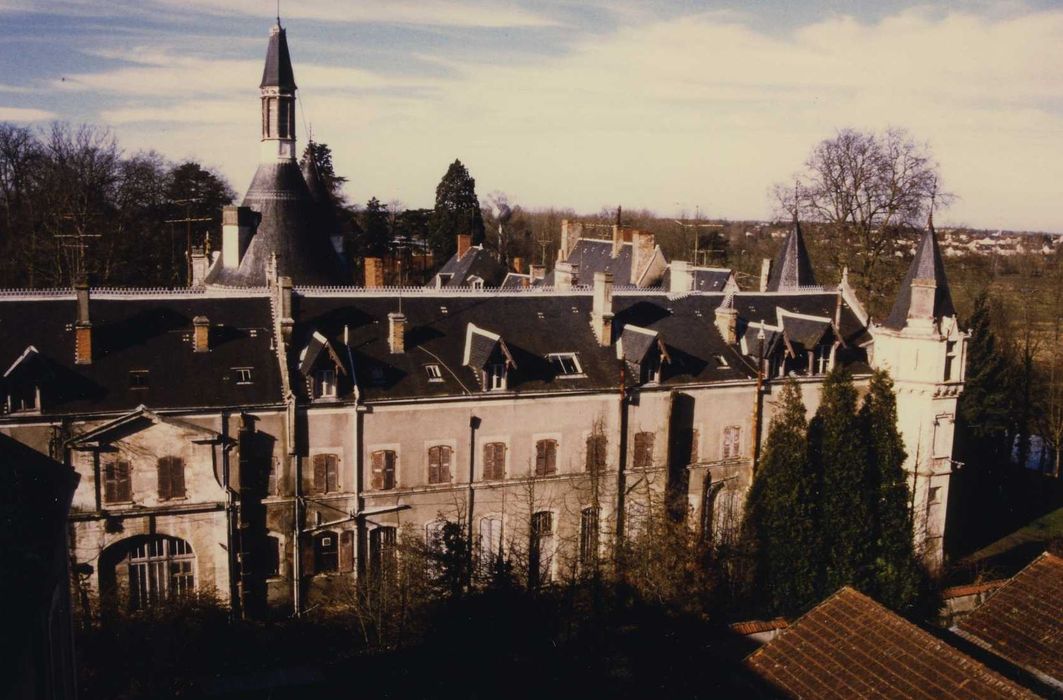 Château du Parc et manufacture de drap du château du Parc : Aile des teinturiers dit château Balsan, ensemble est, vue générale