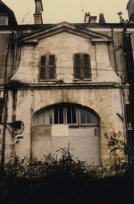 Château du Parc et manufacture de drap du château du Parc : Aile des teinturiers dit château Balsan, façade est, avant-corps central, vue générale