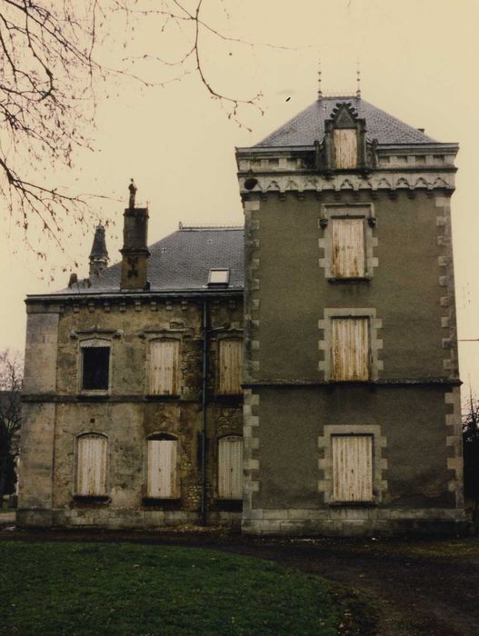 Château du Parc et manufacture de drap du château du Parc : Aile des teinturiers dit château Balsan, façade latérale sud, vue générale