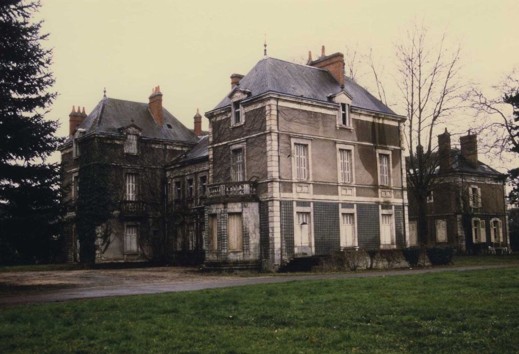 Château du Parc et manufacture de drap du château du Parc : Maison du directeur de la manufacture, vue générale