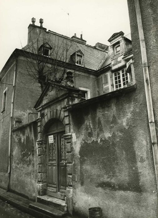 Hôtel dit de Condé : Façade sur rue, vue partielle