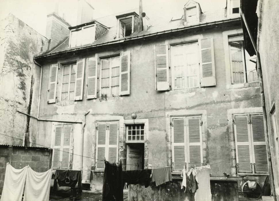 Hôtel dit de Condé : Façade sur jardin, vue générale