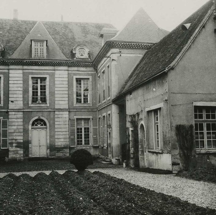 Ancien hôtel du Maréchal Bertrand : Façade sud, vue partielle