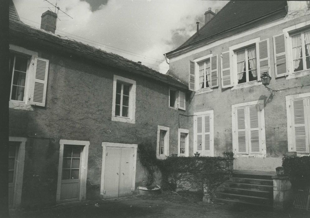 Hôtel Perrichon : Cour intérieure, vue partielle