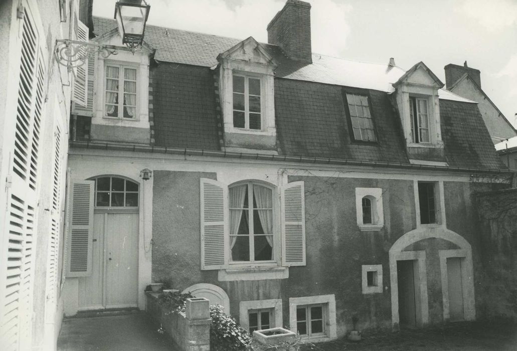 Hôtel Perrichon : Cour intérieure, vue partielle