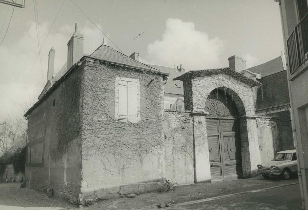 Hôtel Perrichon : Porche d’accès sur rue, vue générale